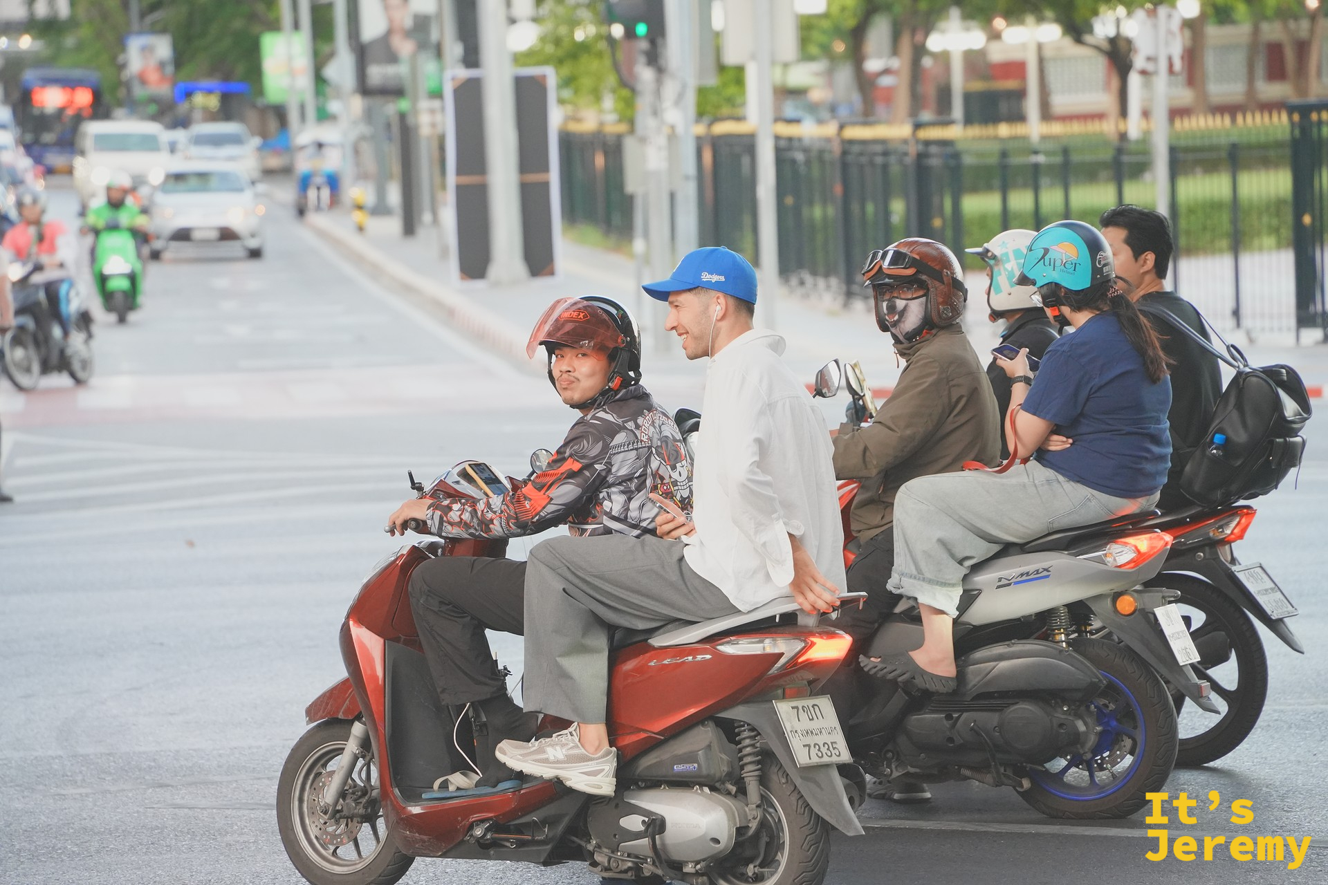 前往唐人街路上拍到的曼谷傍晚街景