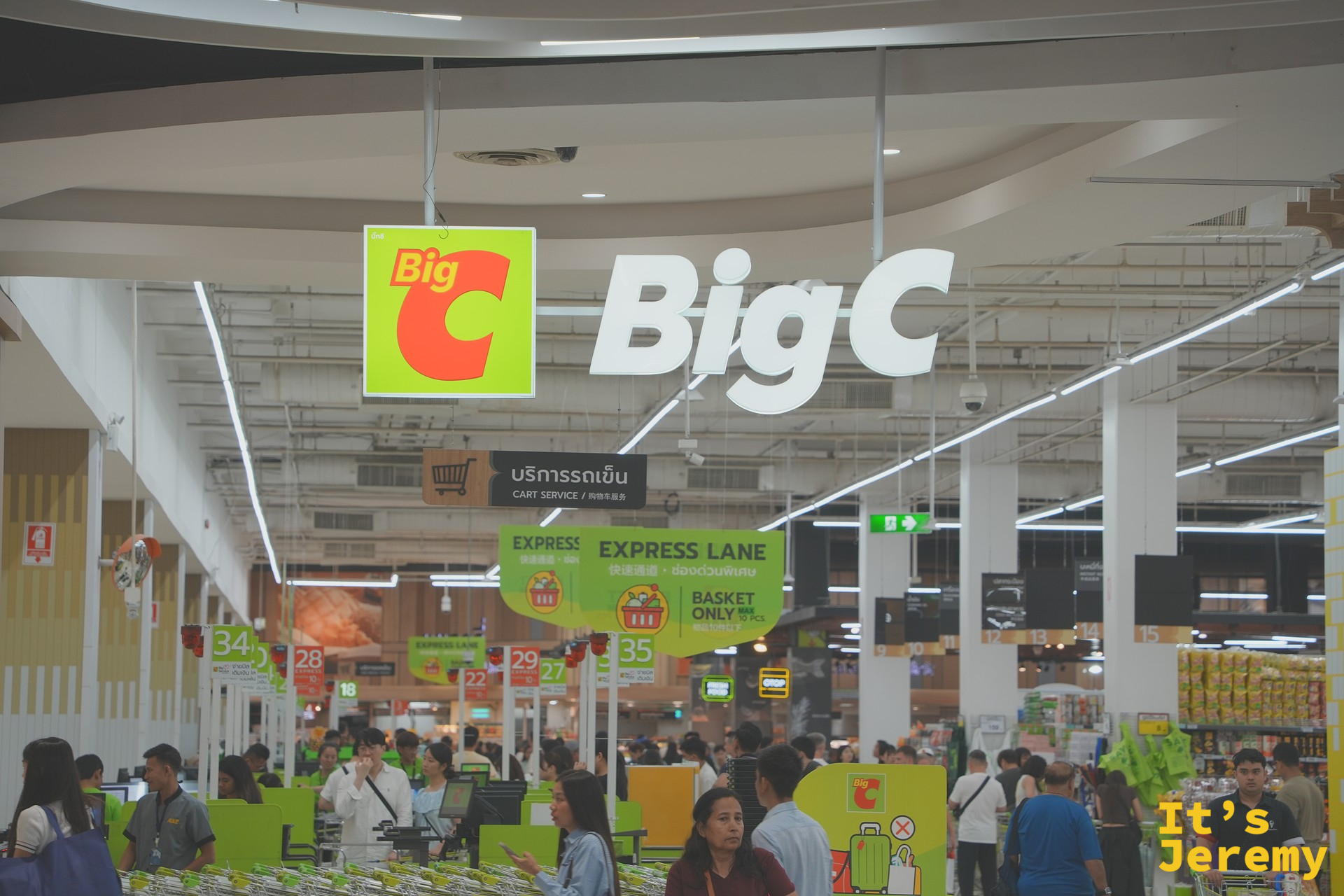 BigC 內陳列整齊的伴手禮專區